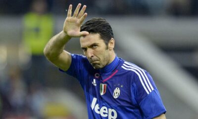 buffon saluta juventus aprile 2016 ifa