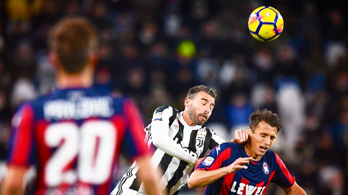 barzagli budimir bis juventus crotone novembre 2017