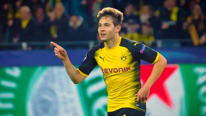 guerreiro esultanza borussia dortmund novembre 2017