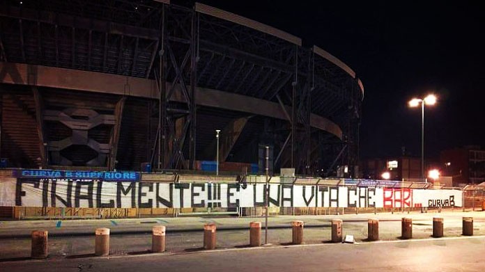 striscione tifosi napoli de laurentiis bari