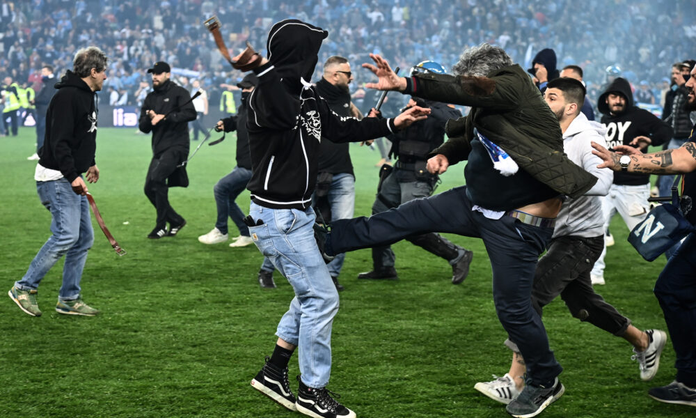 Curva vacía del Udinese hasta el minuto 80 en protesta tras los encontronazos con el Napoli