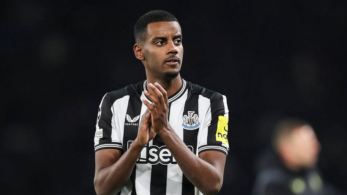 Newcastle, Isak: «Carabao Cup? Dobbiamo concentrarci sulla partita e non lasciare che il fatto che il club non vinca nulla da molto tempo ci turbi troppo»