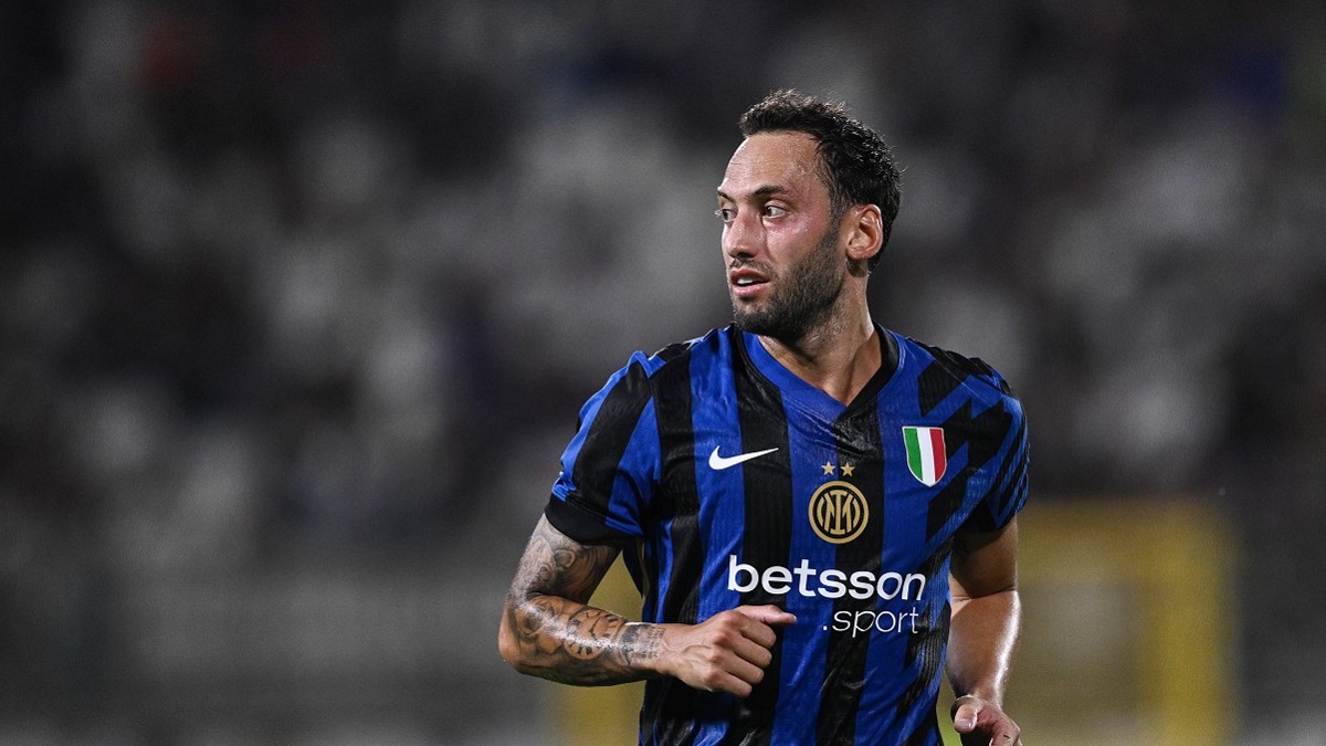 Calhanoglu, frecciatina pesante al Milan: «All’Inter cresciuto come calciatore e soprattutto come uomo. Sui nostri tifosi…»