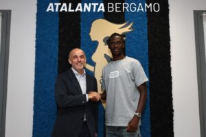 Kossounou si PRESENTA all’Atalanta: «Qua per diventare sempre più forte. Ai tifosi PROMETTO…»