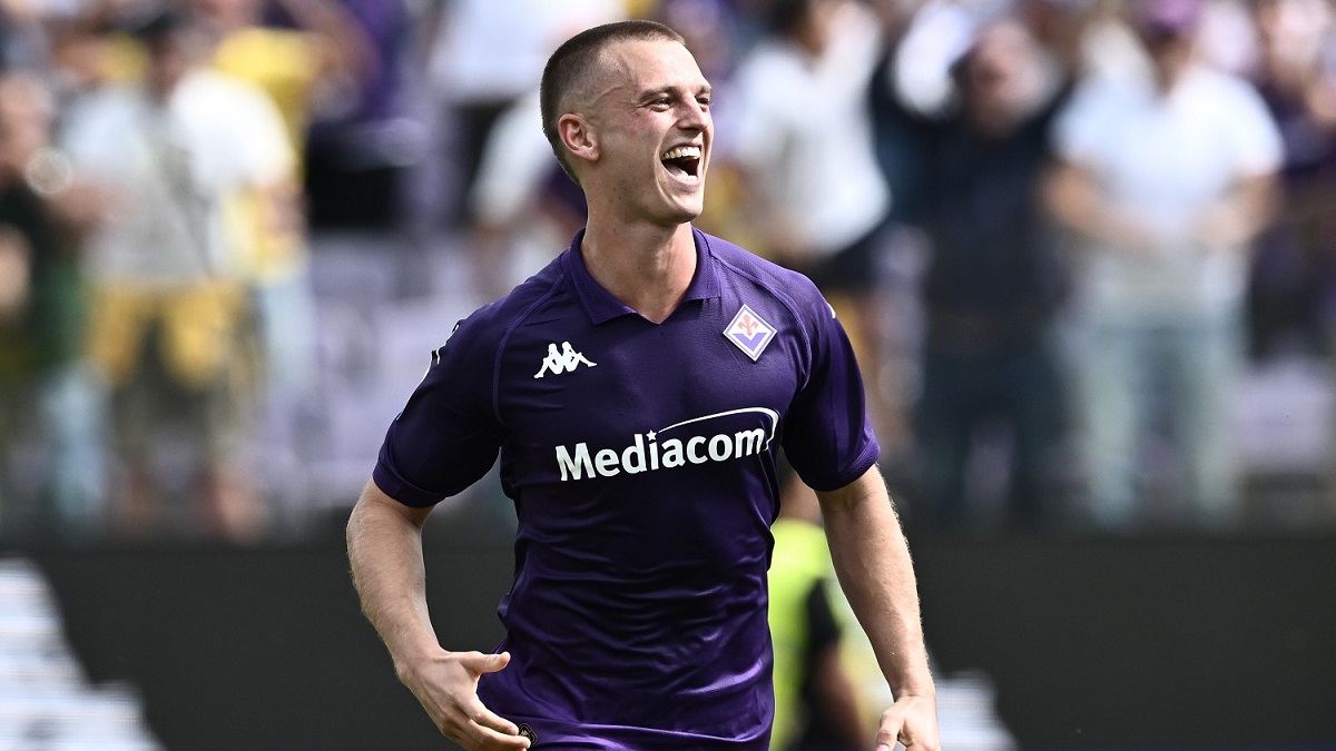 Infortunio Gudmundsson, si allungano i tempi di recupero dell’attaccante della Fiorentina? Le condizioni