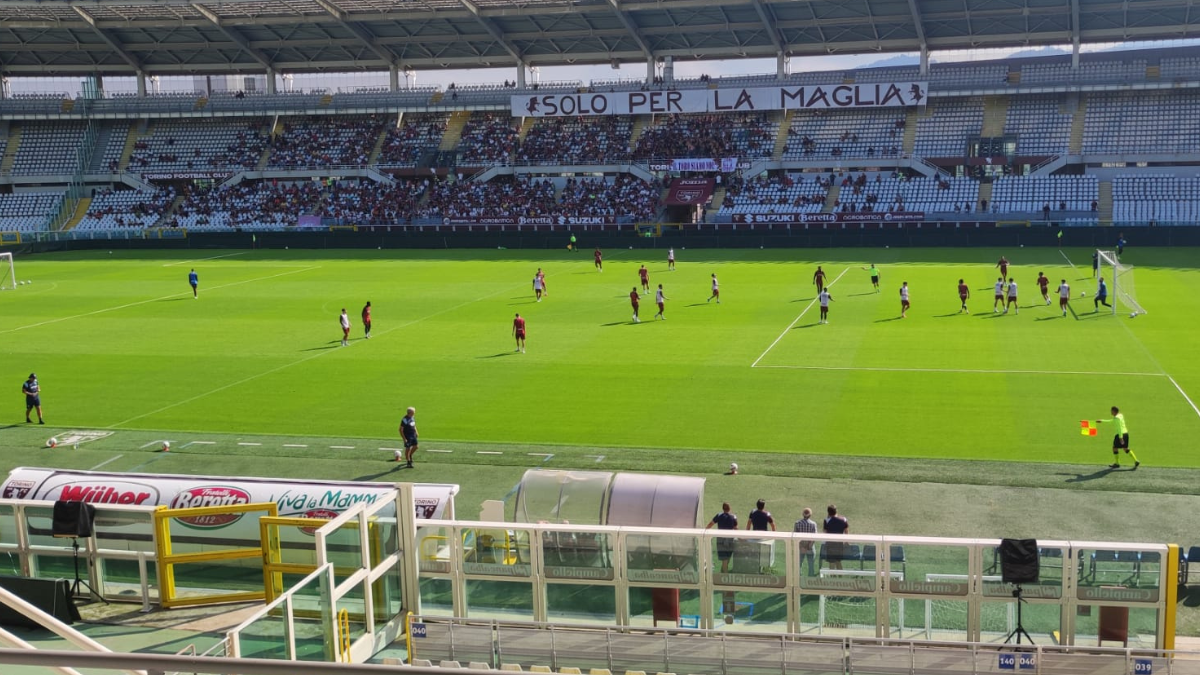 Torino, allenamento allo Stadio: 3000 tifosi al Grande Torino e amichevole con la Primavera, poi Vanoli perde Ilkhan. Il racconto LIVE