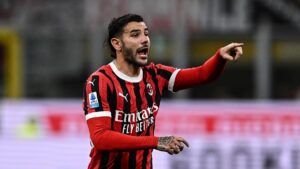 Theo Hernandez è di nuovo papà! La compagna del rossonero annuncia l’arrivo della secondogenita