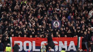 Aston Villa Bologna, invasione dei tifosi rossoblu al Villa Park. I numeri del settore ospiti