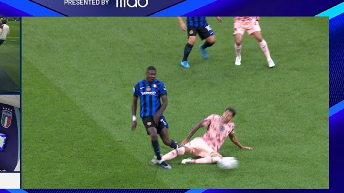 Inter Torino, granata in 10! Espulso Maripan: intervento su Thuram – VIDEO