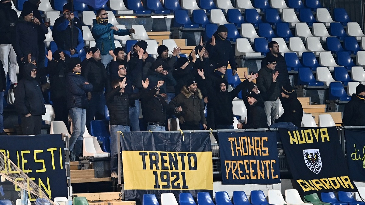 Violenza Ultras, la poliziotta Alessia: «A Trento mi hanno picchiato gli estremisti di destra perché sono trans. Ecco cosa è successo»