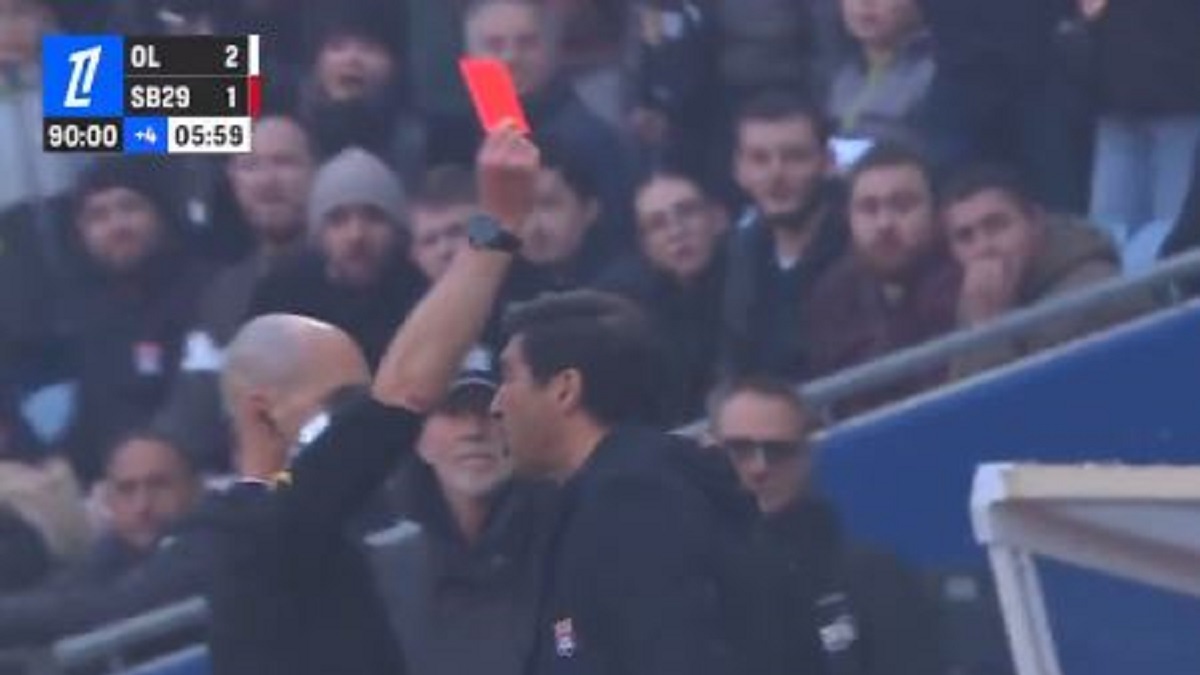 Fonseca, testata all’arbitro nell’ultimo turno di Ligue 1: ora rischia una lunghissima squalifica – VIDEO