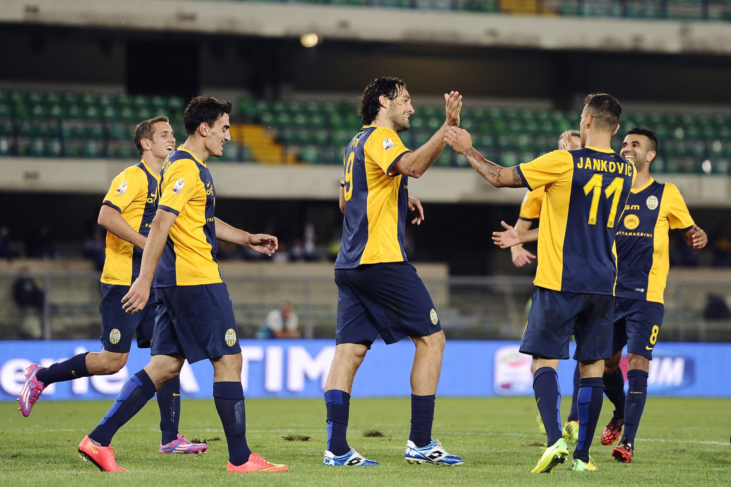 hellas verona esulta agosto 2014 ifa scaled