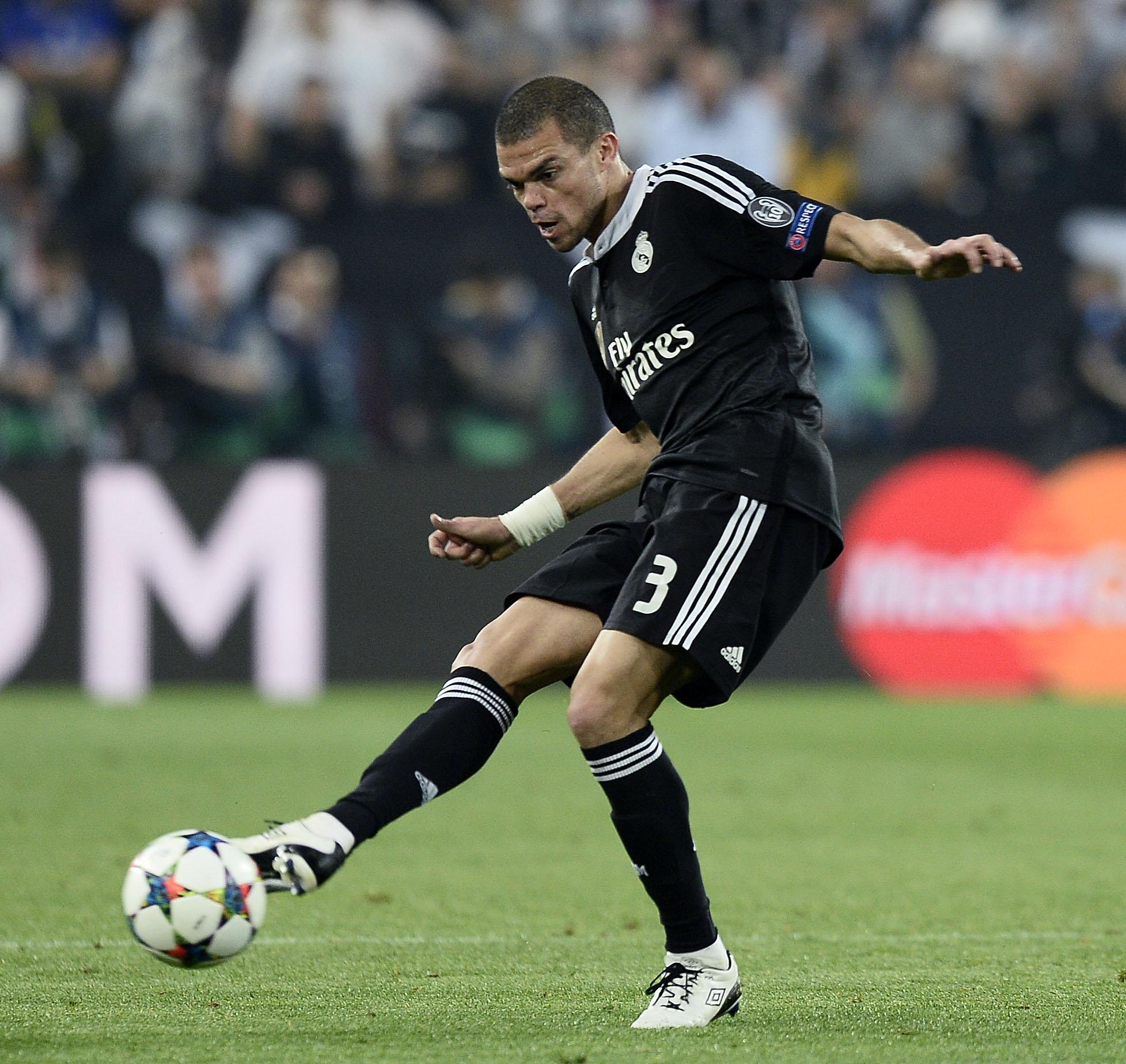 pepe azione real madrid third champions league maggio 2015 ifa