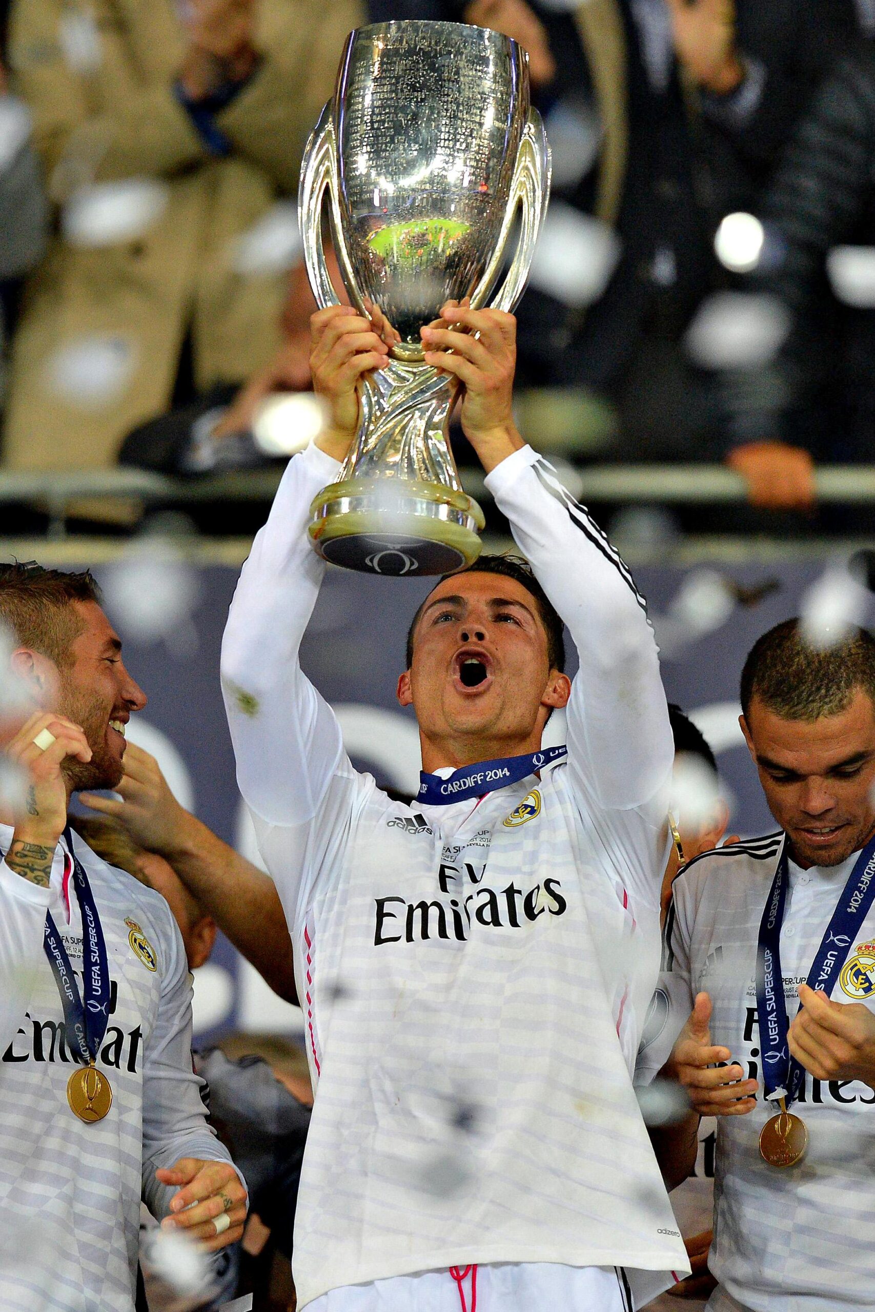 ronaldo cristiano premiazione real madrid supercoppa europea agosto 2014 ifa scaled