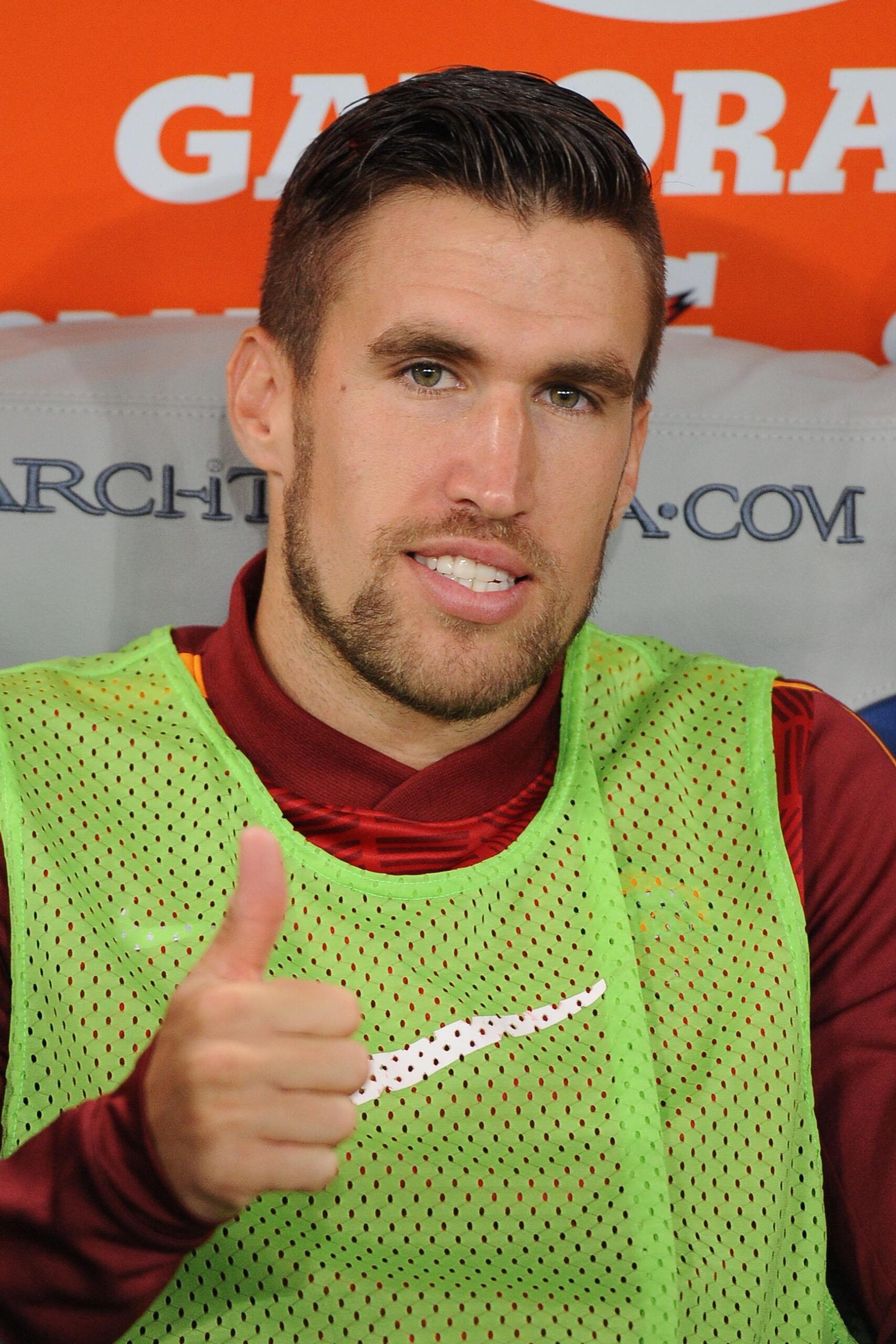 strootman saluta panchina novembre 2014 ifa scaled