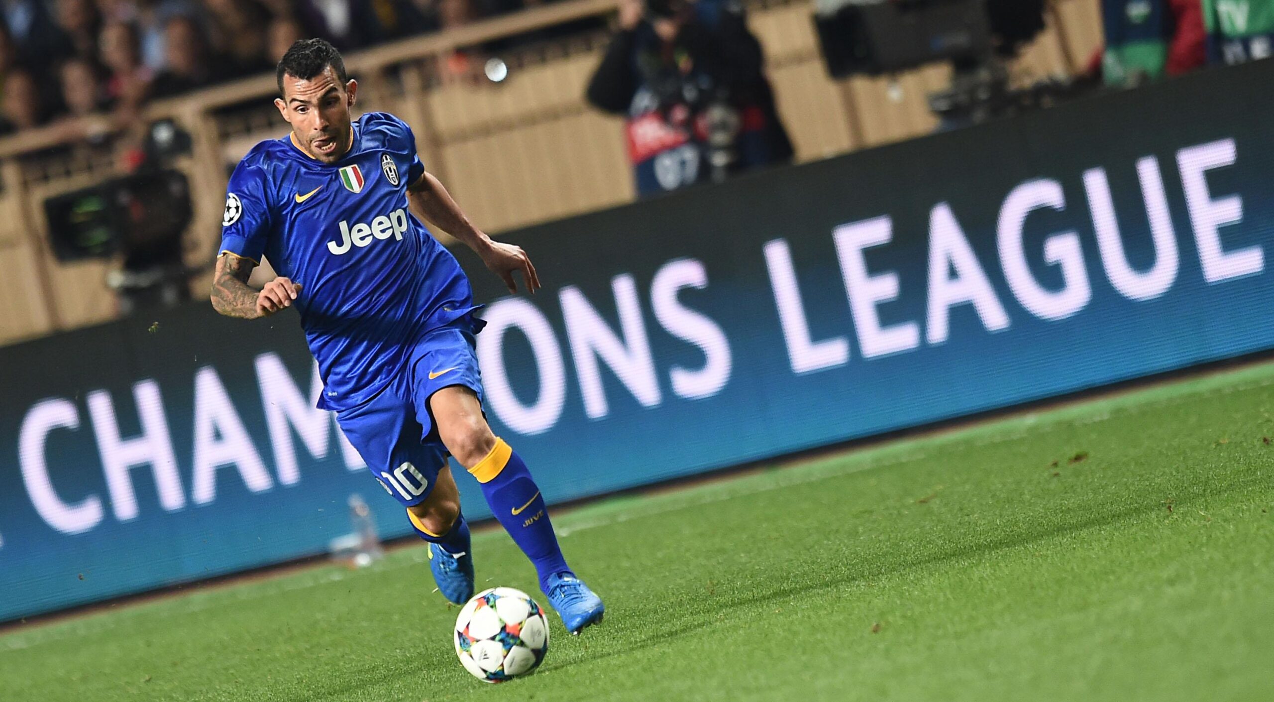 tevez azione juventus away champions league aprile 2015 ifa scaled