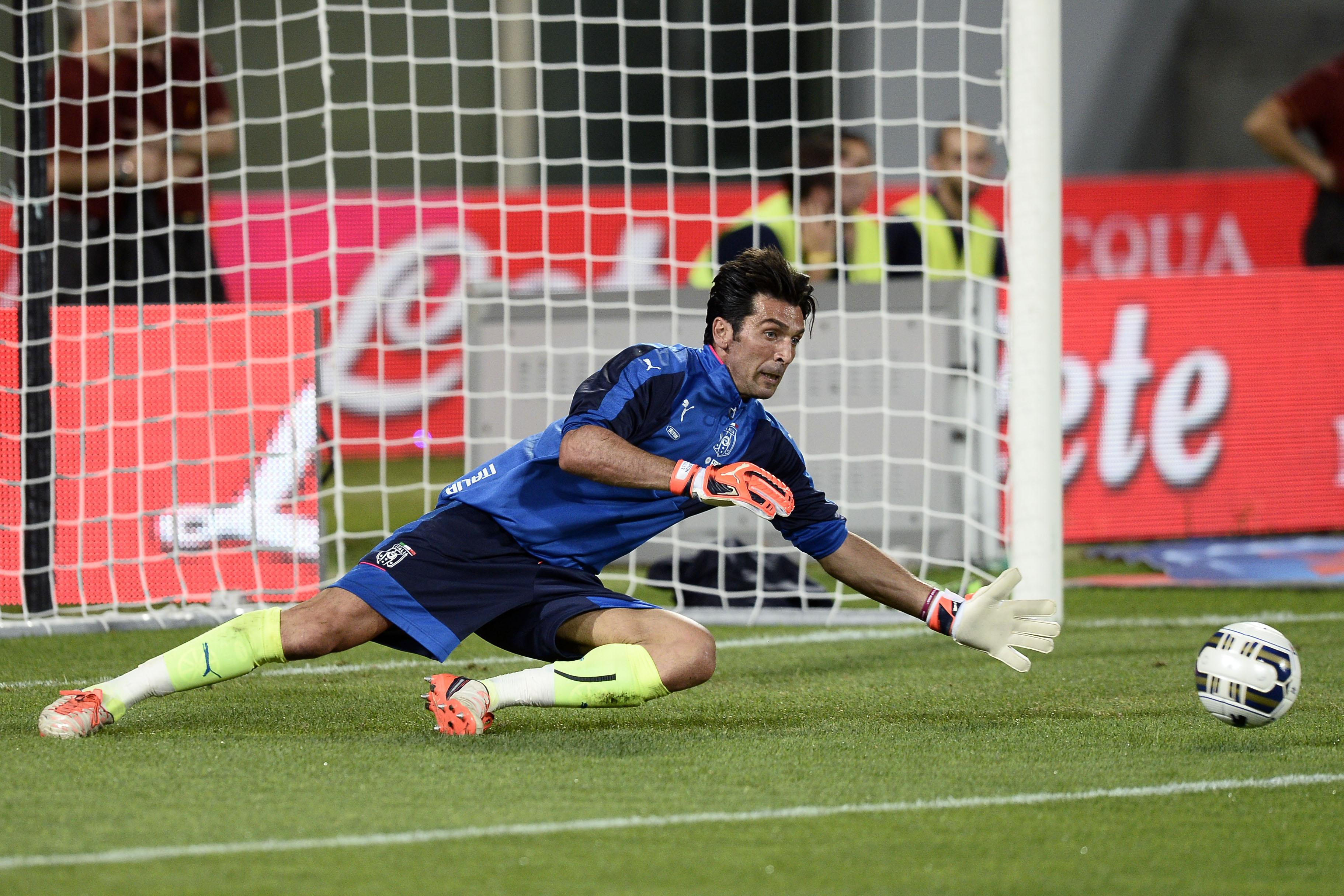 buffon riscaldamento italia settembre 2015 ifa