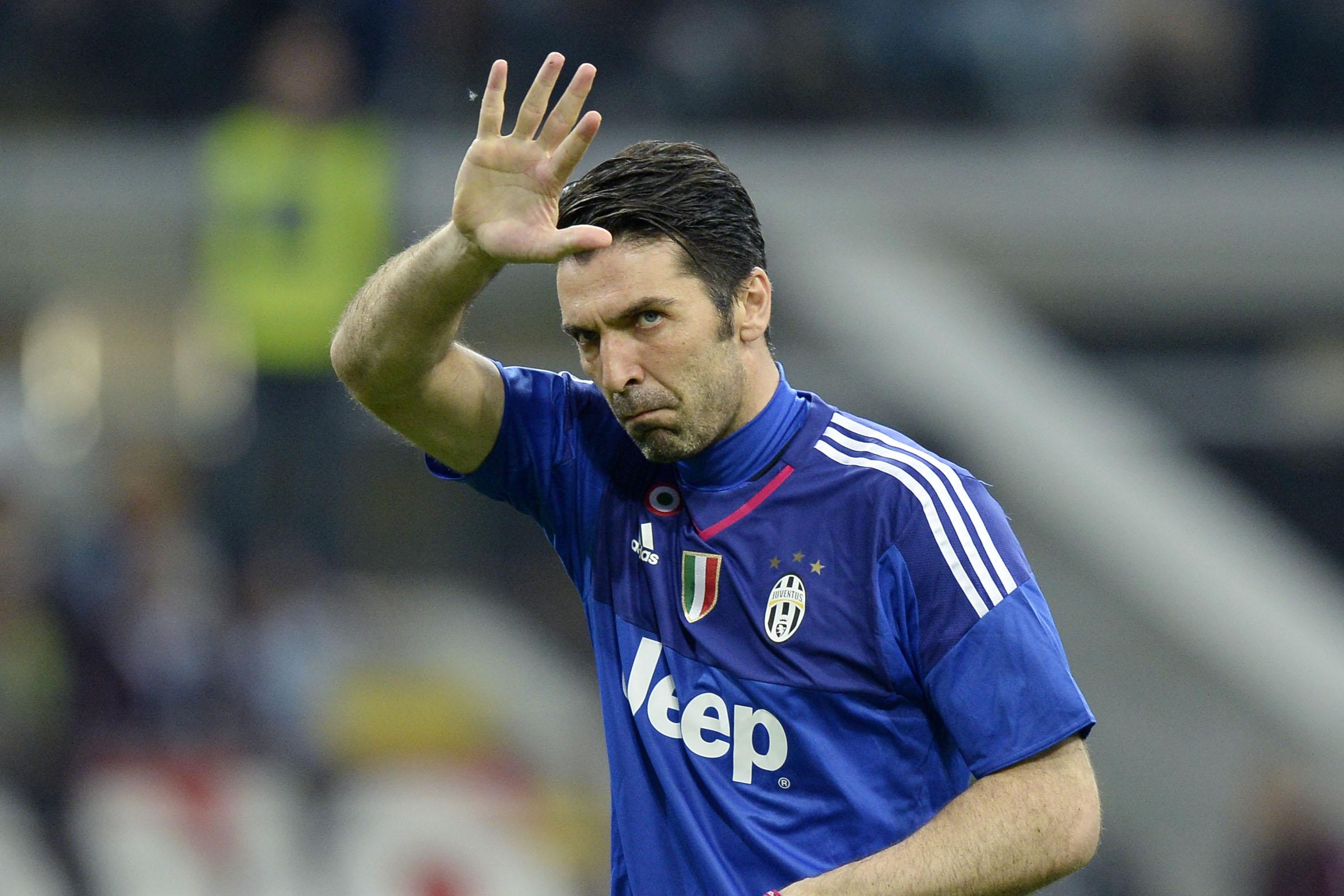 buffon saluta juventus aprile 2016 ifa