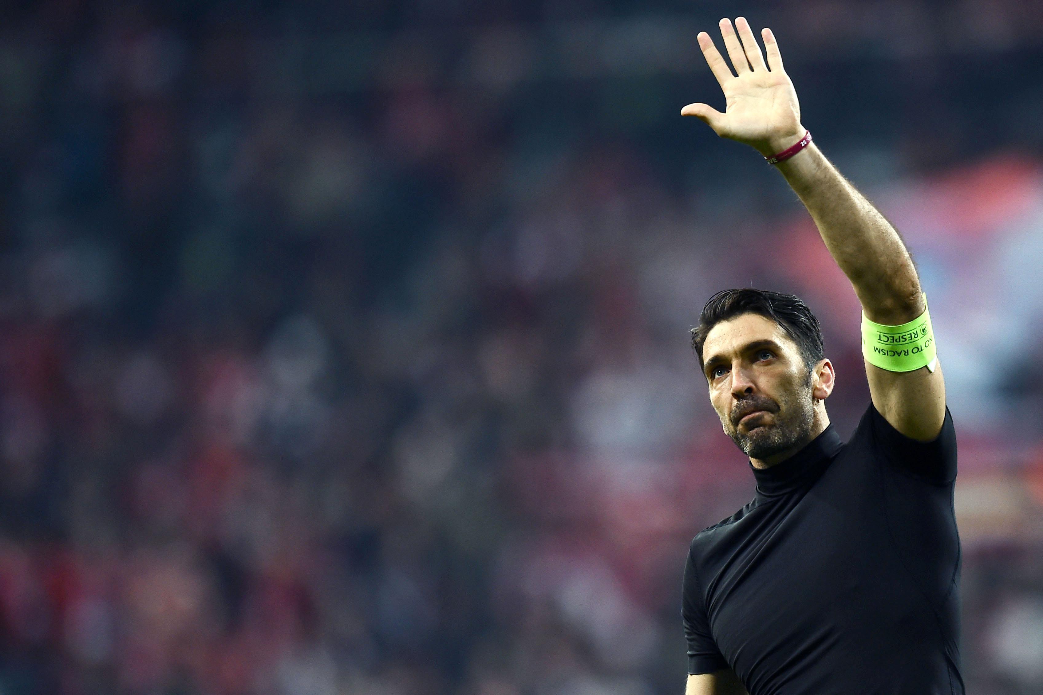 buffon saluta juventus champions league marzo 2016 ifa