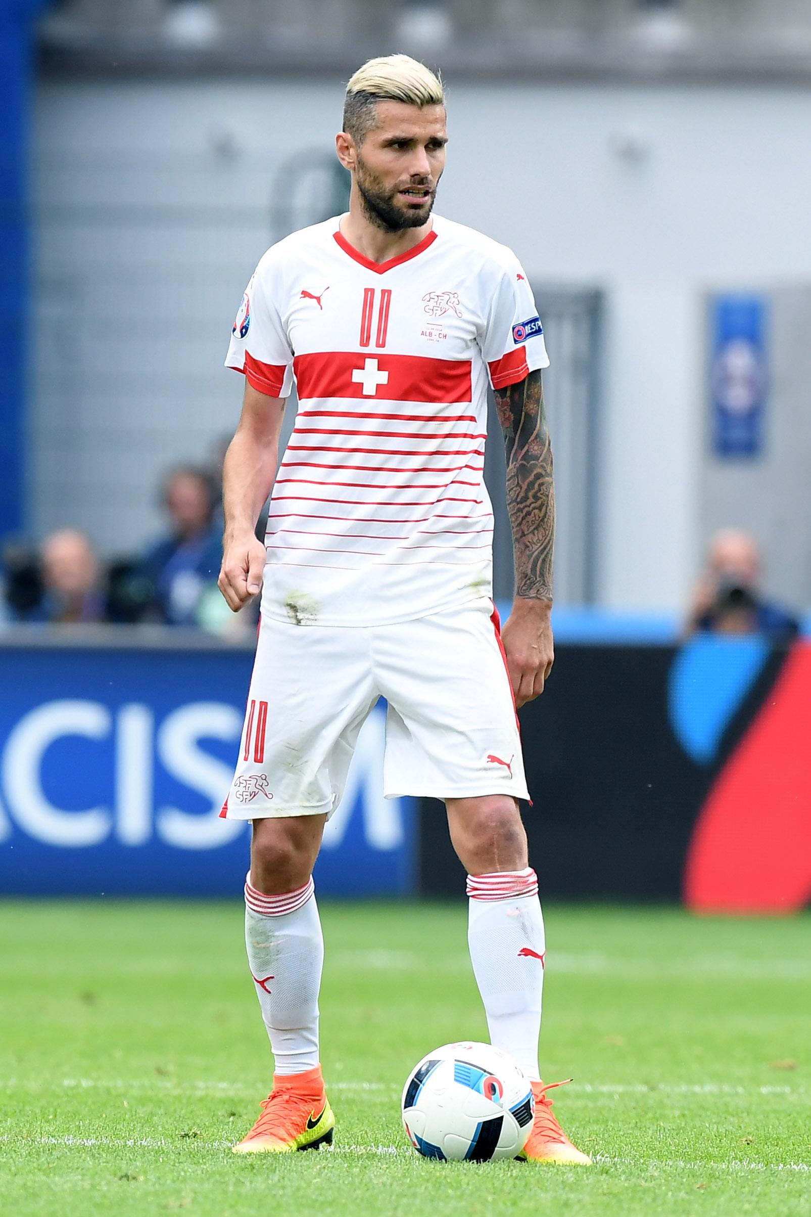 behrami azione svizzera away europei giugno 2016 ifa