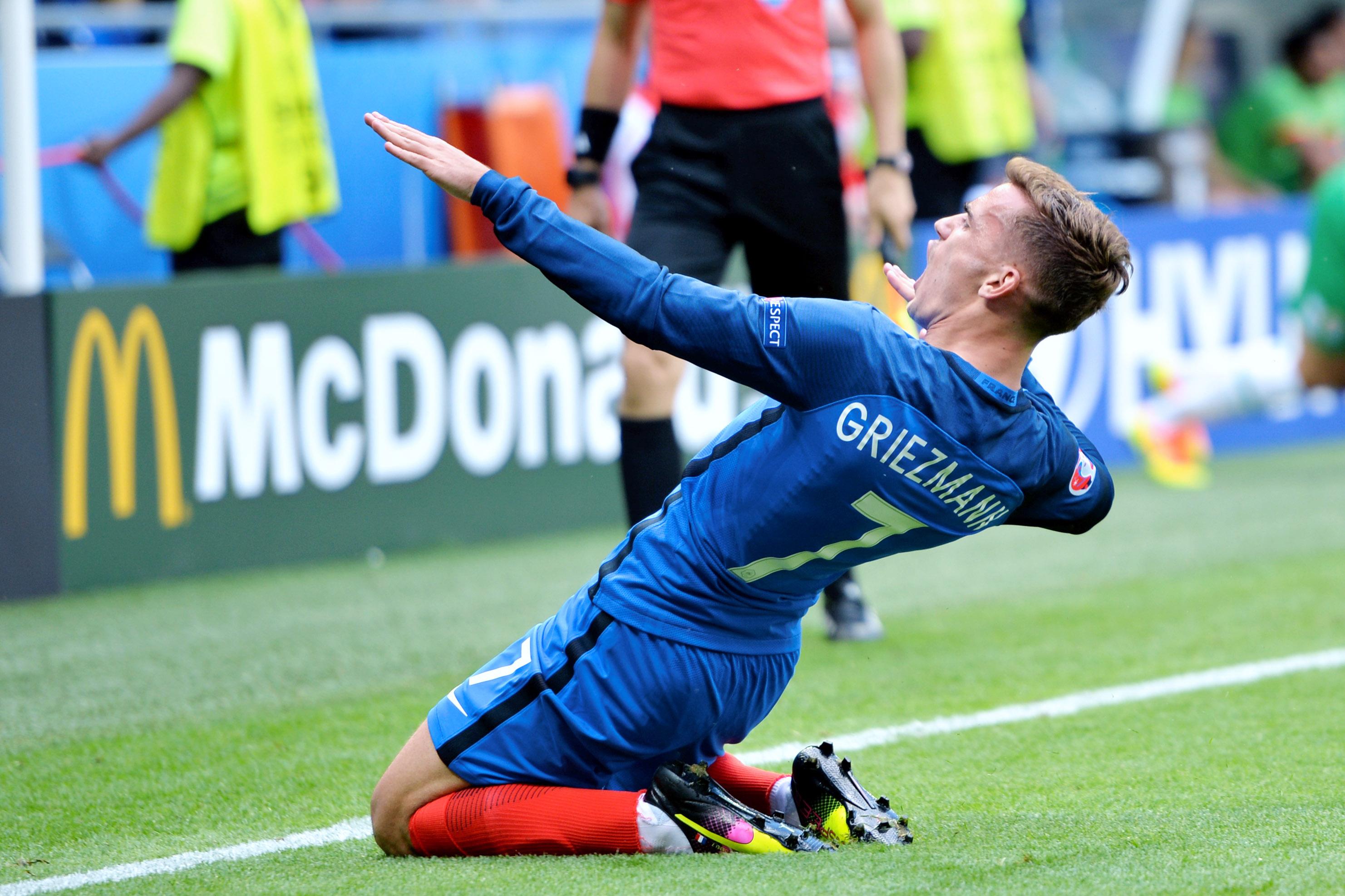 griezmann esulta francia europei giugno 2016 ifa