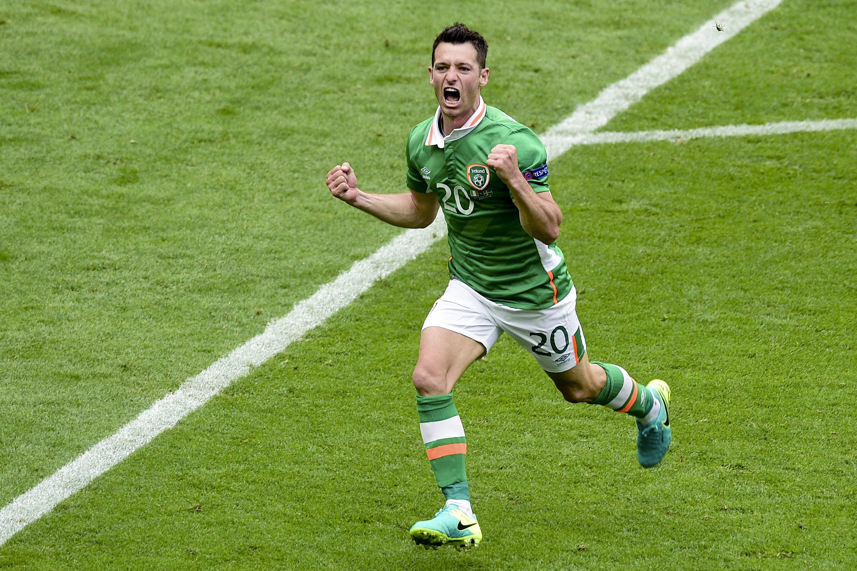 hoolahan esulta irlanda europei giugno 2016 ifa