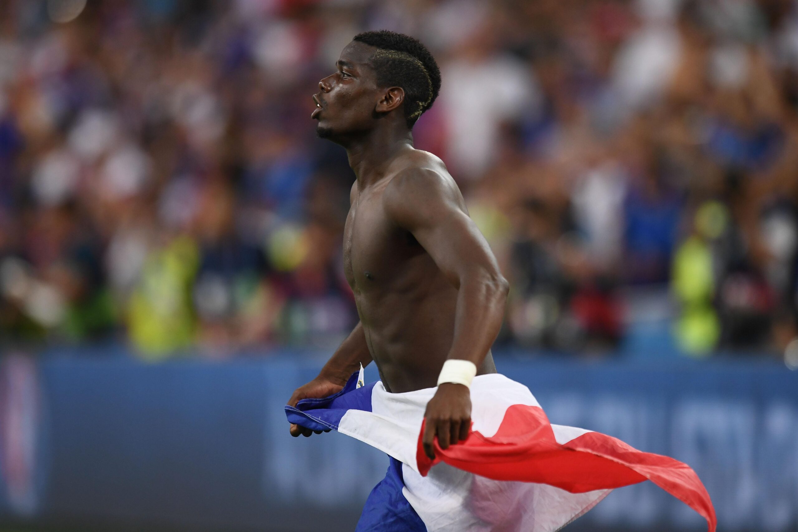 pogba esulta bandiera francia europei luglio 2016 ifa scaled