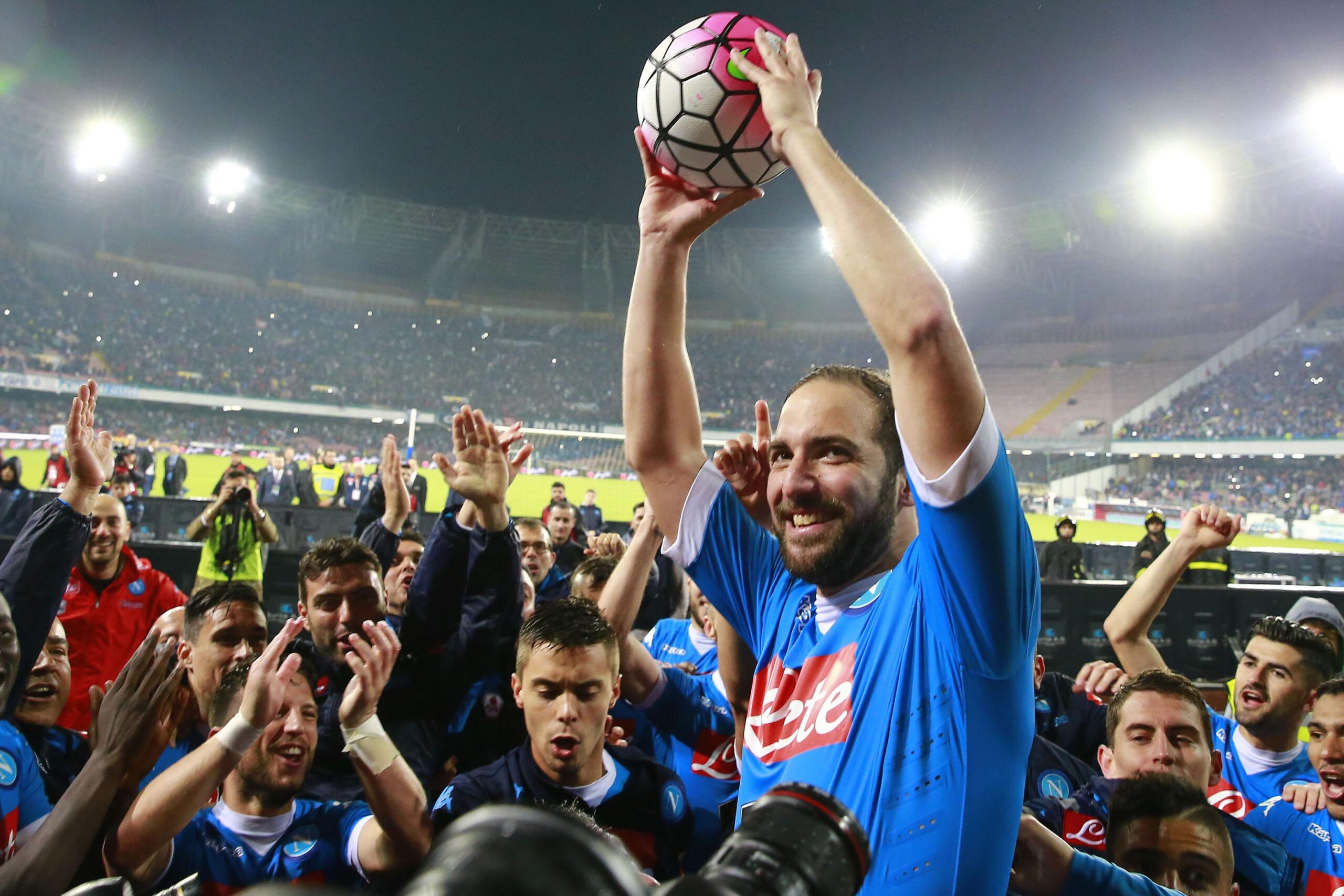 higuain esulta napoli maggio 2016 ifa scaled