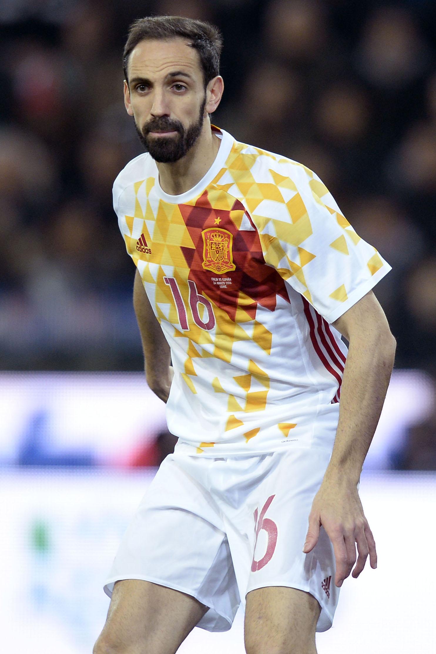 juanfran spagna away marzo 2016 ifa