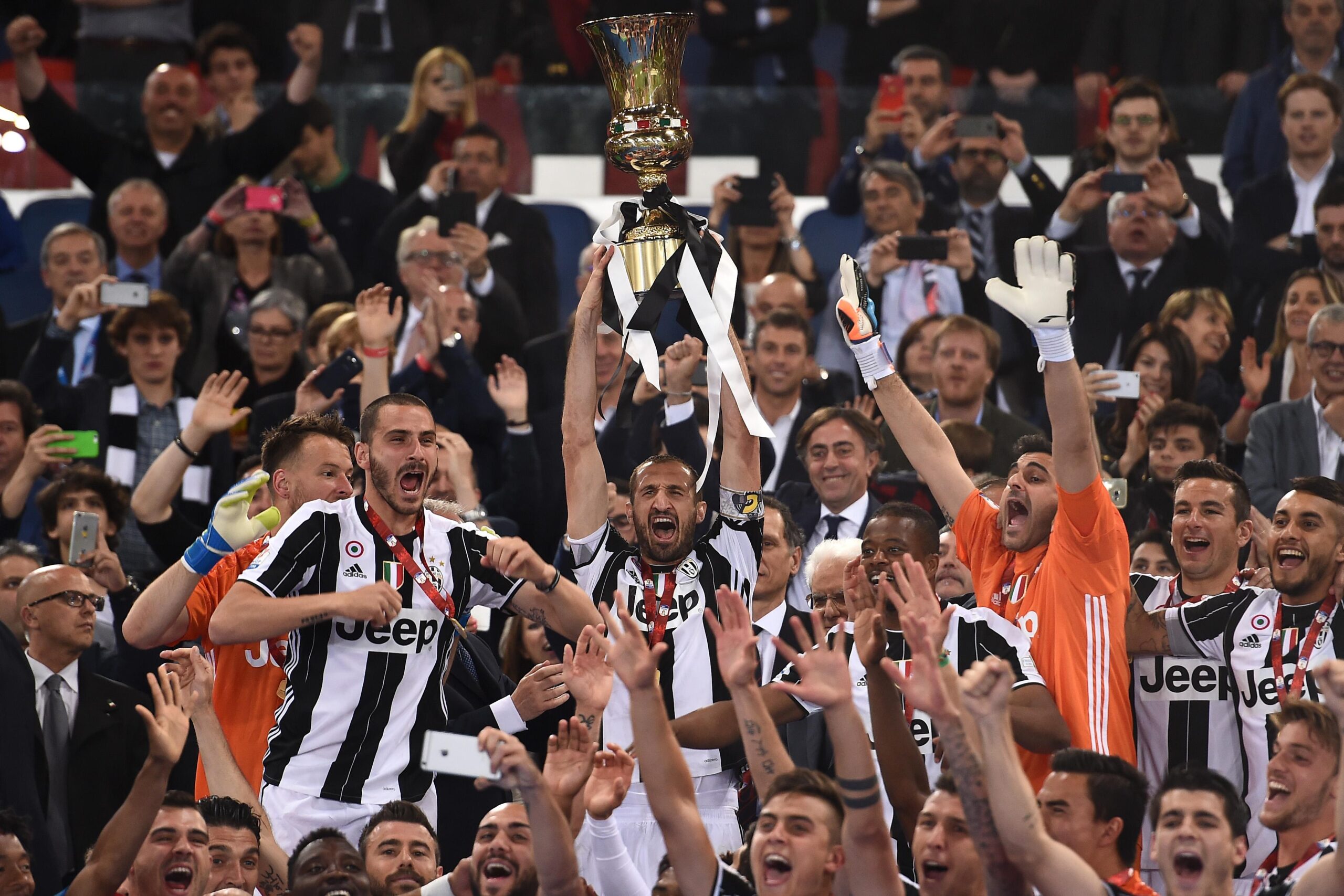 juventus premiazione tris finale coppa italia maggio 2016 ifa scaled