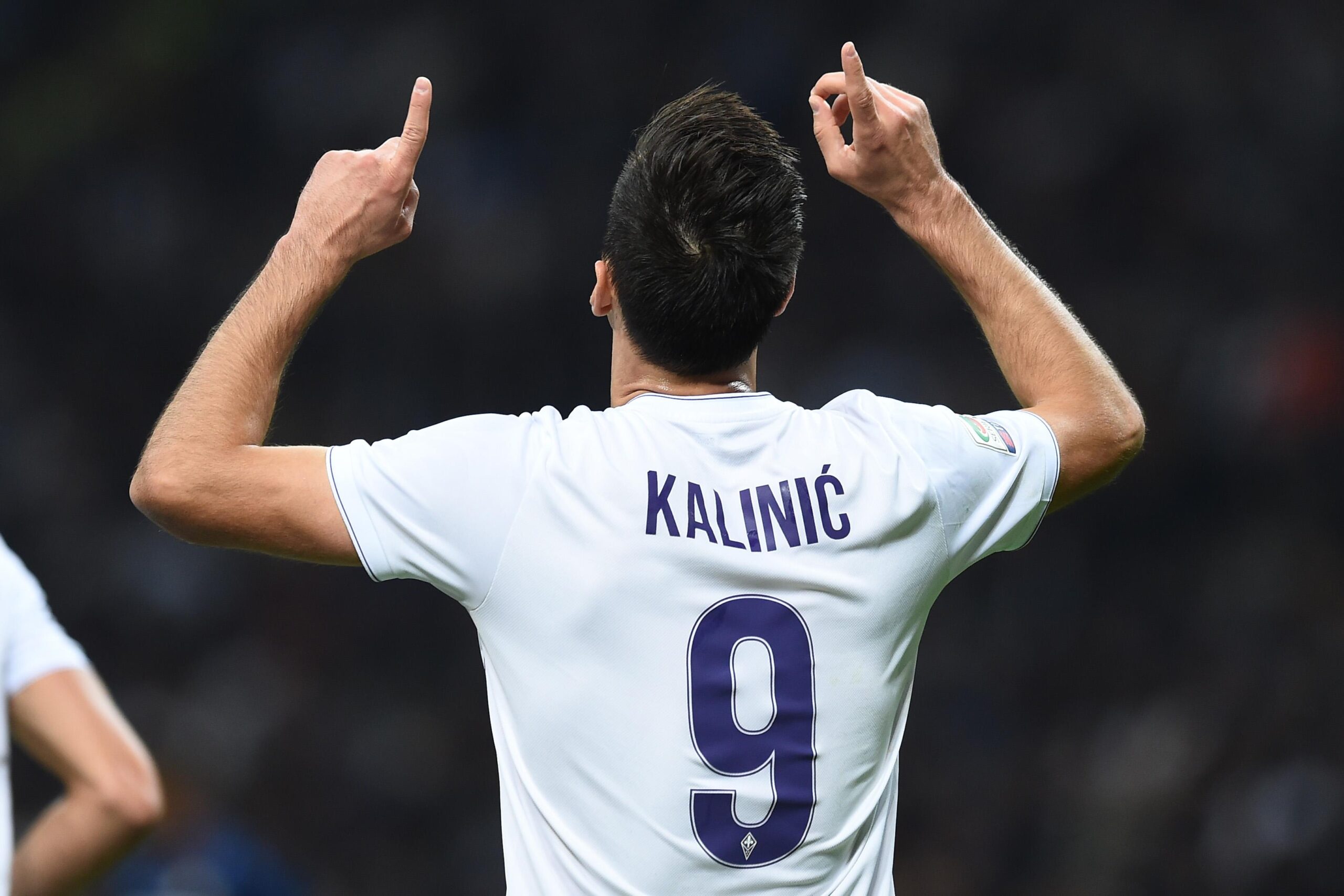 kalinic esulta spalle fiorentina away settembre 2015 ifa scaled