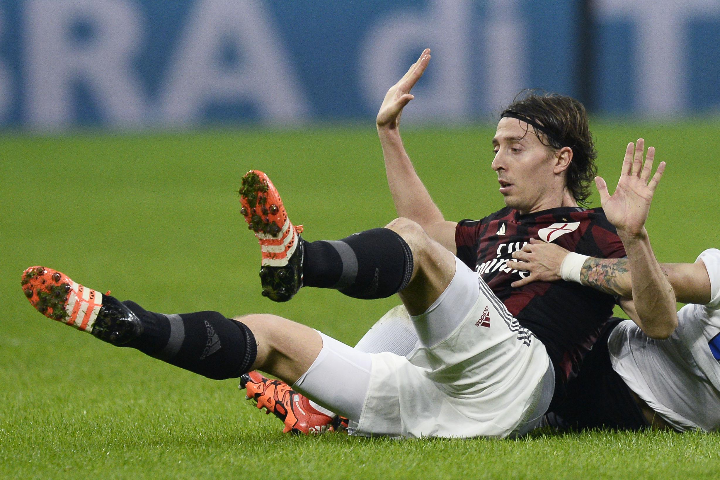 montolivo disteso milan novembre 2015 ifa