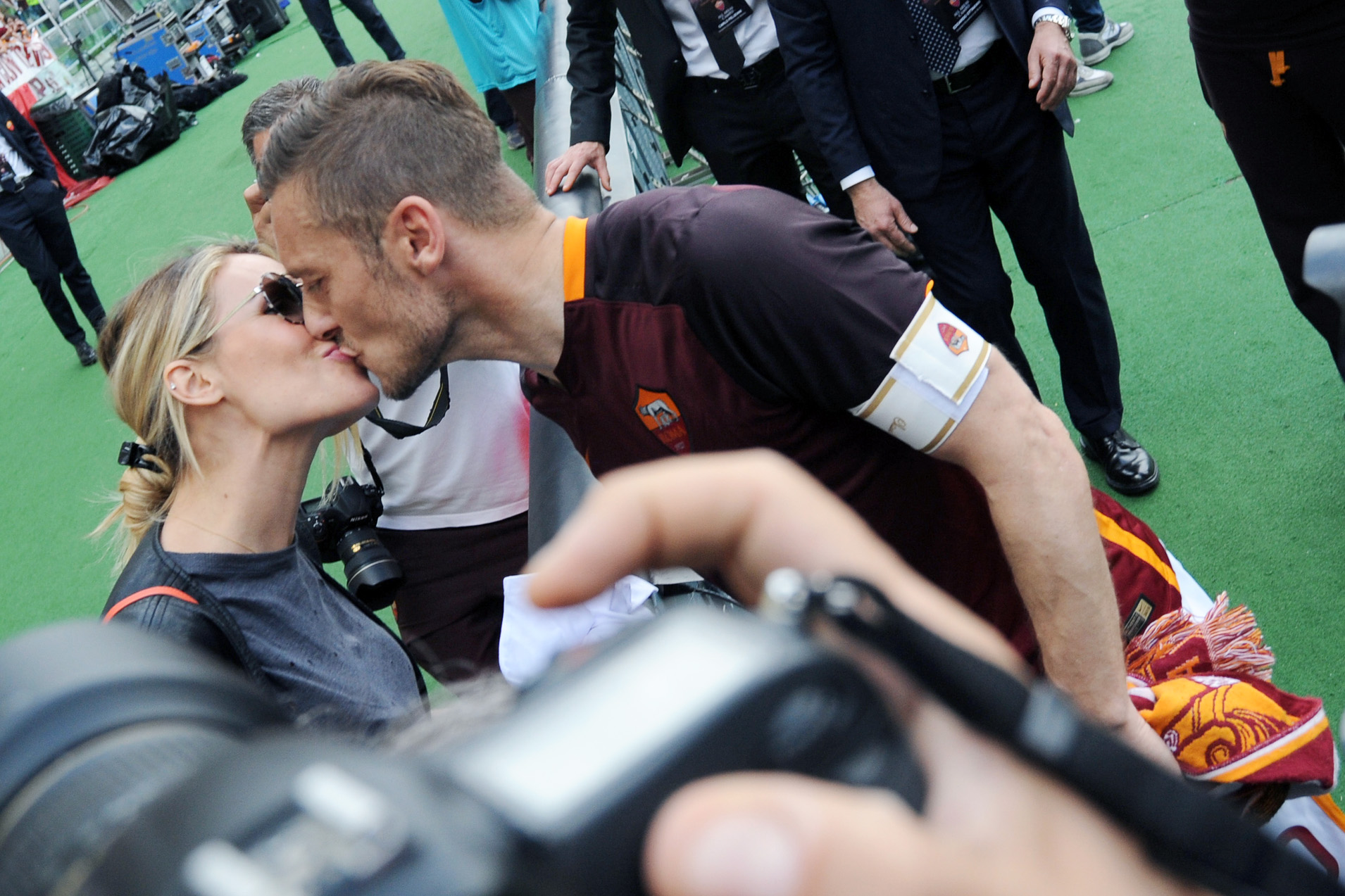 totti blasi ilary bacio roma maggio 2016 ifa