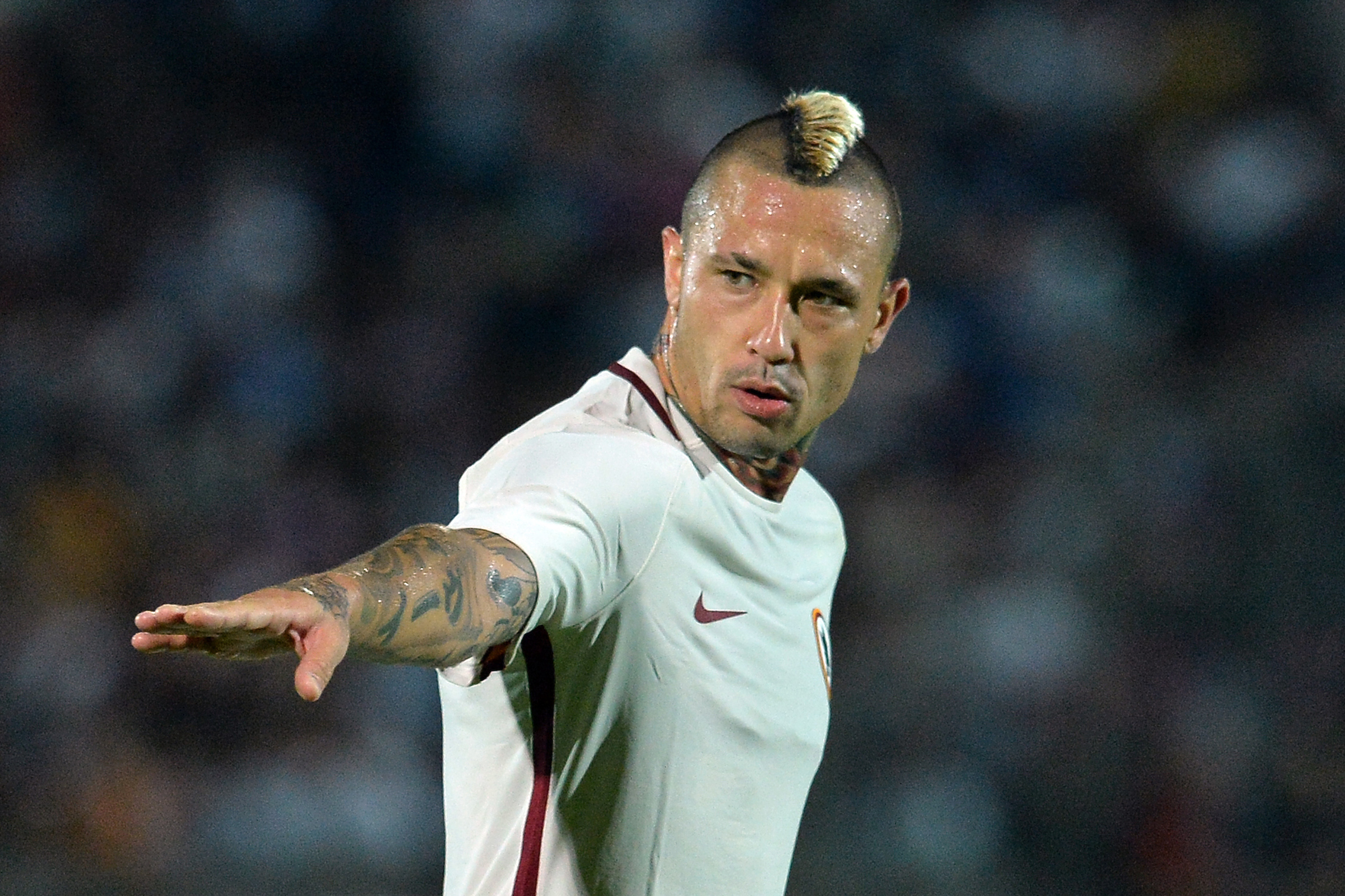 nainggolan roma away agosto 2016 ifa