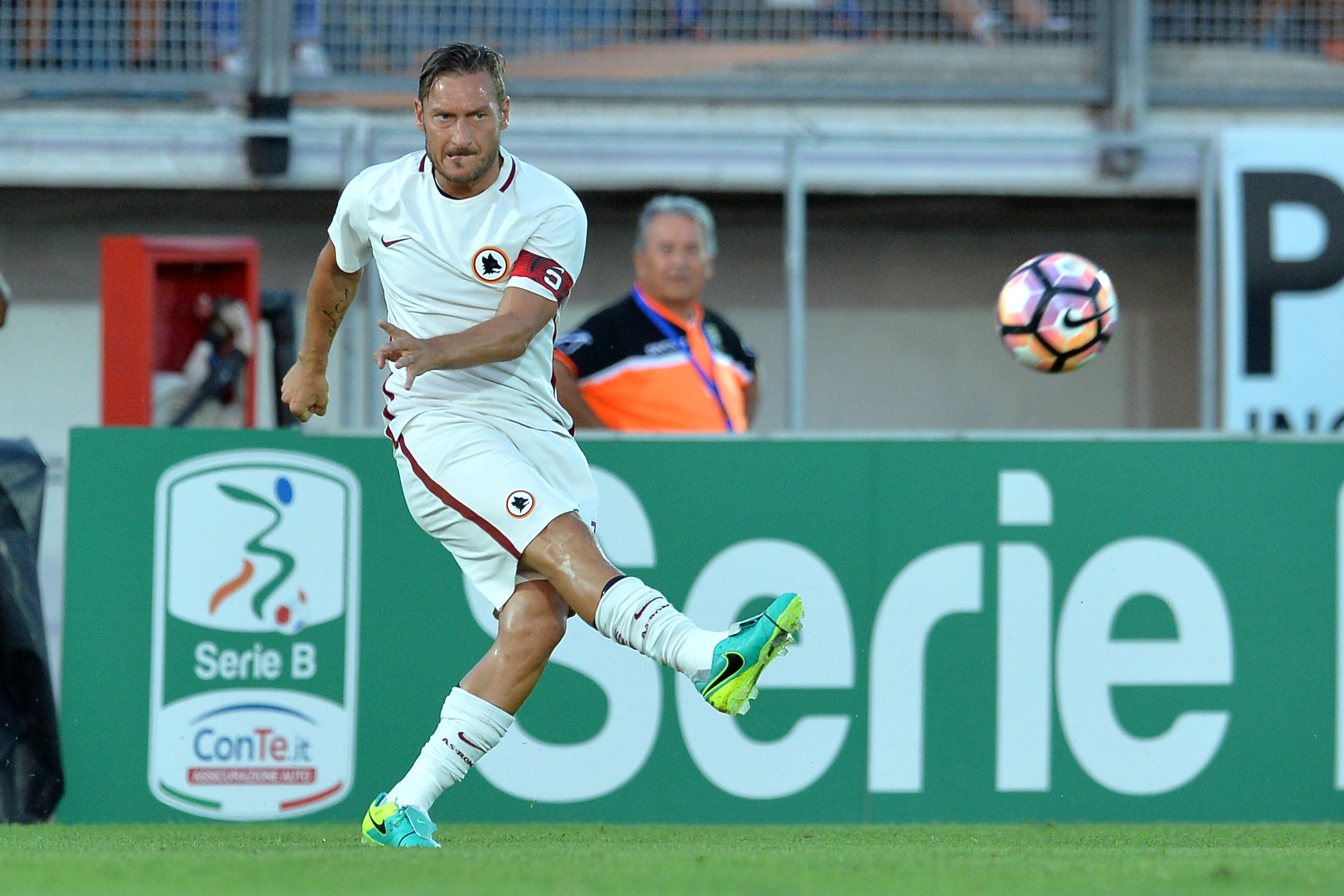 totti roma away azione agosto 2016 ifa