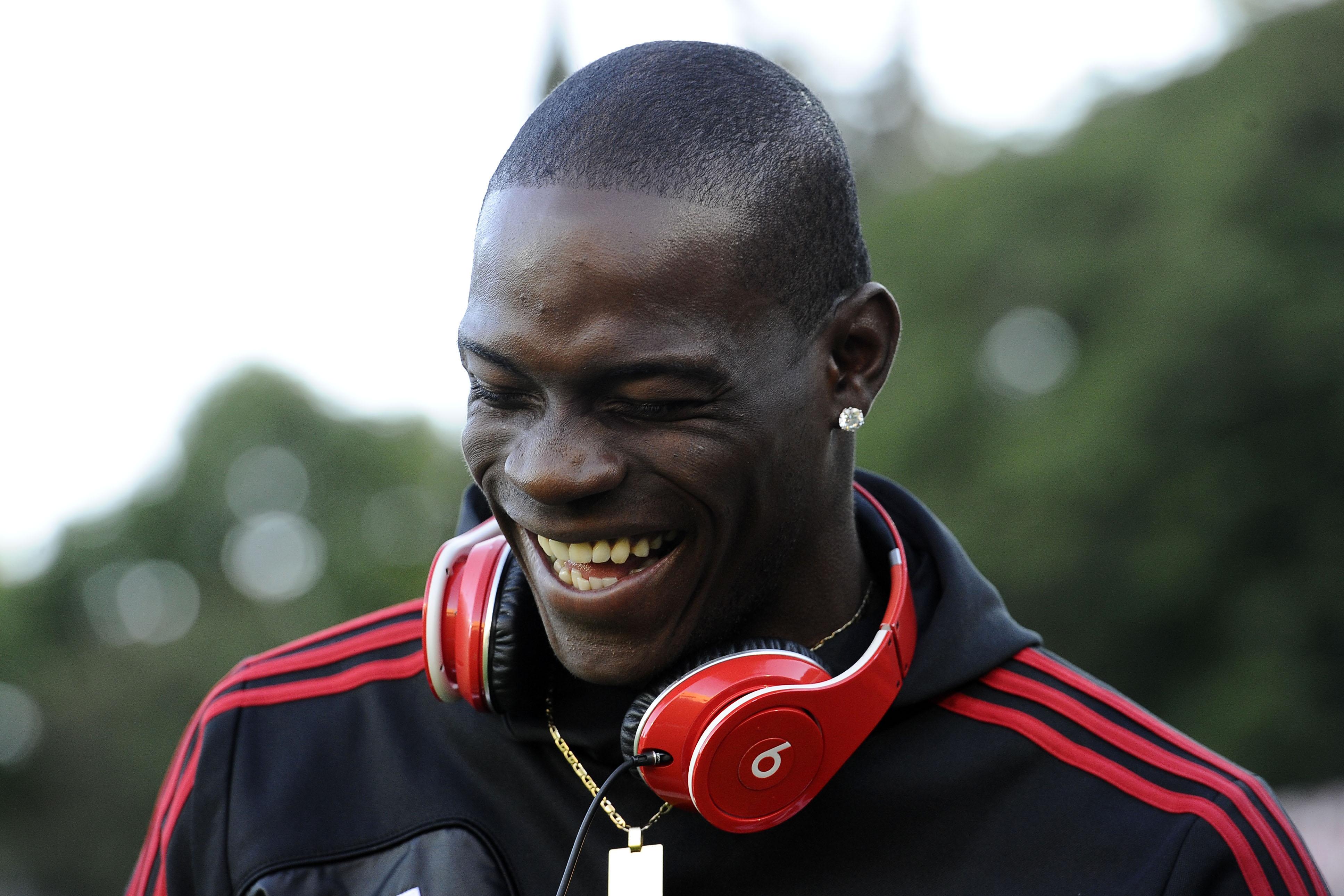 balotelli mario milan 2013 (primo piano cuffie) ifa