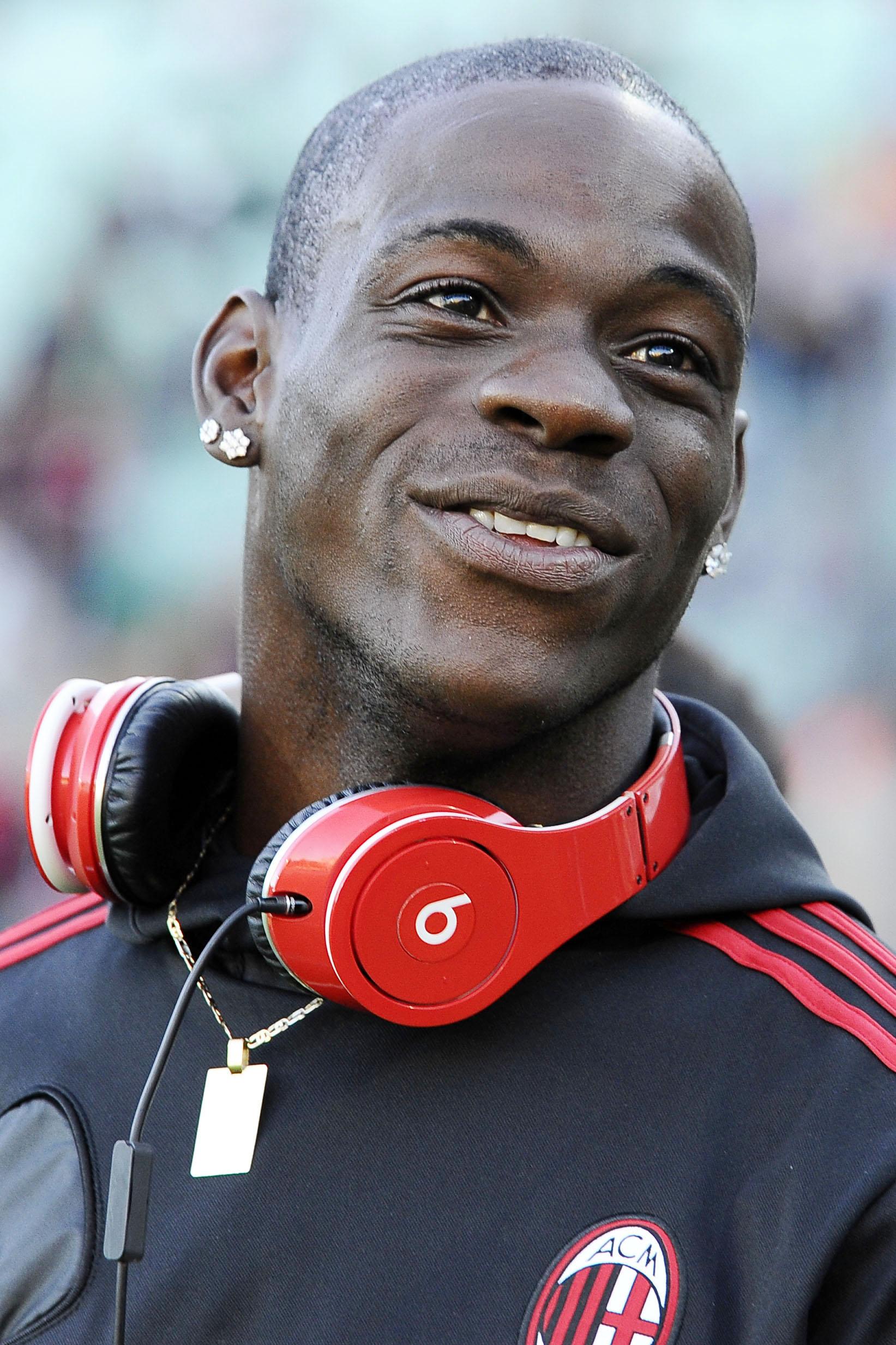 balotelli mario milan 2013 (primo piano cuffie 1) ifa