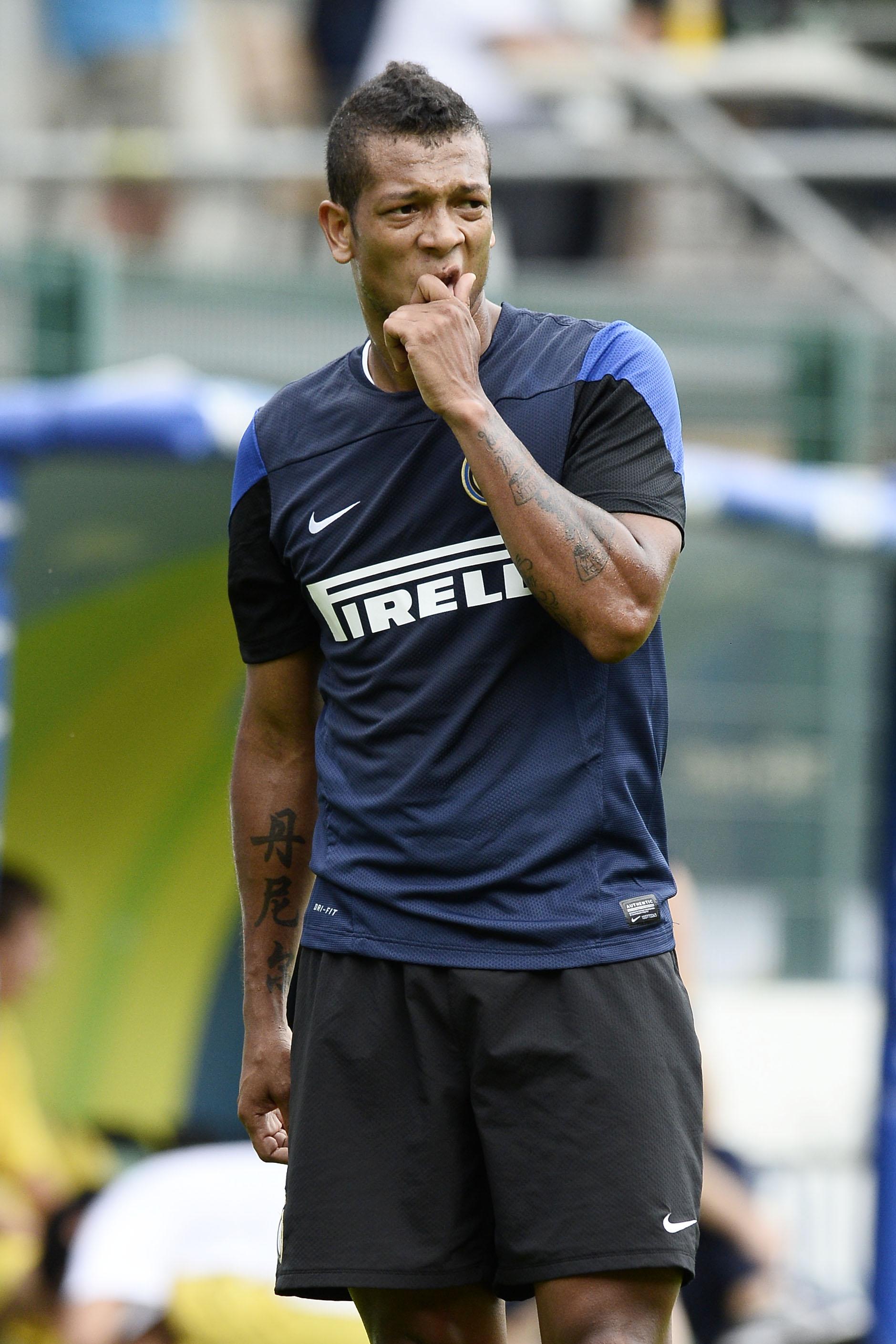 guarin fredy ritiro inter 2013 pinzolo mano sul mento ifa