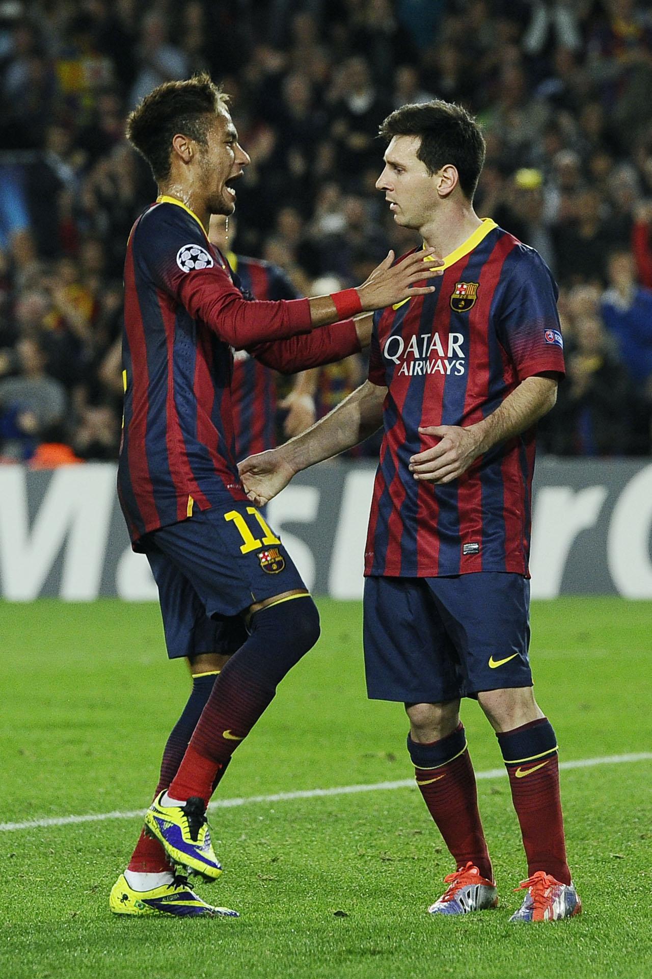 messi neymar abbraccio barcellona 2013 ifa