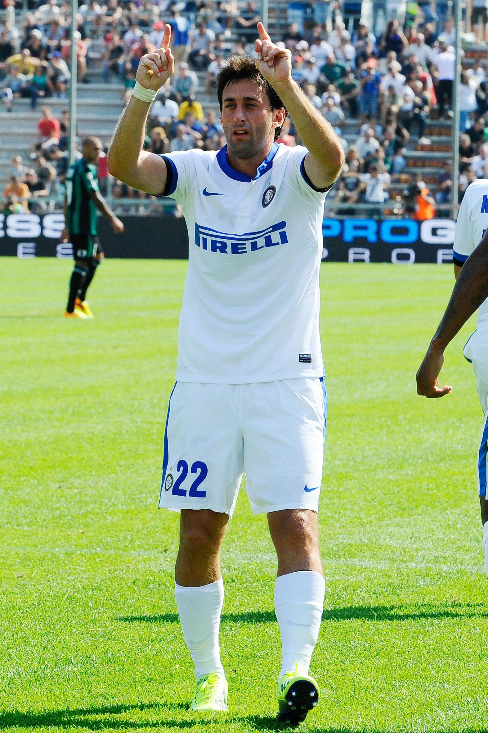 milito inter away esulta 2013 ifa