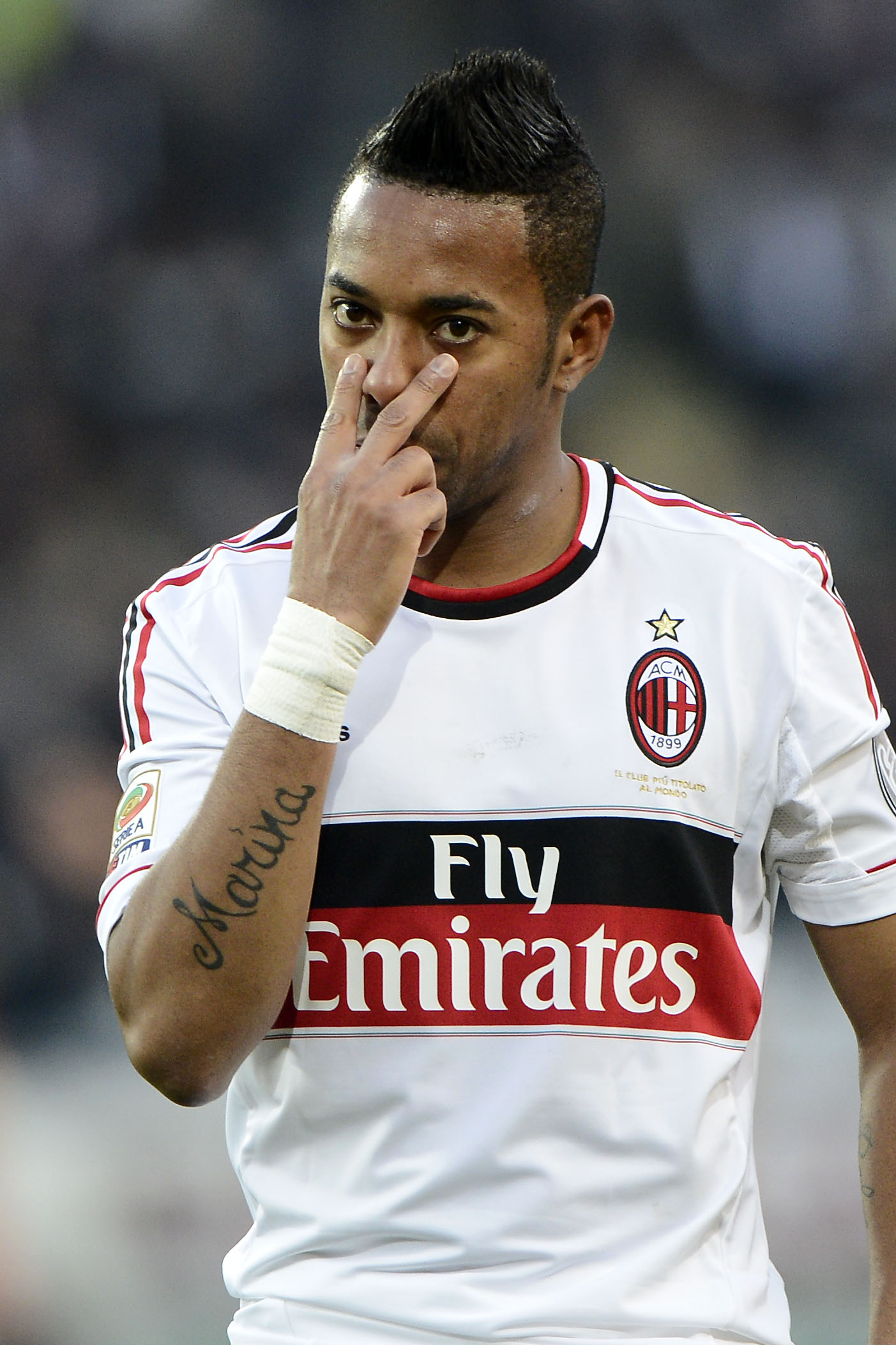 robinho gesto milan fuori casa ifa