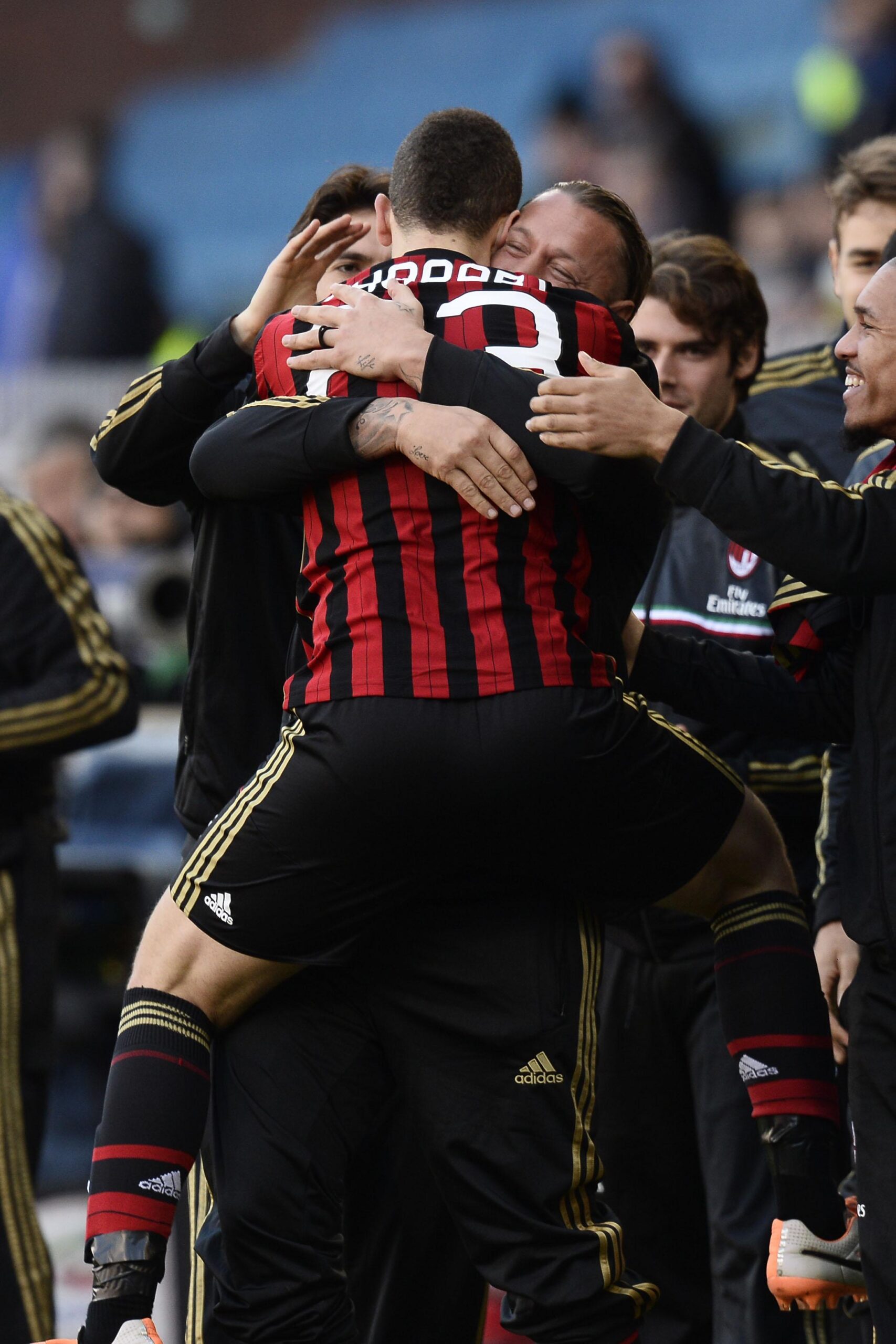 taarabt panchina esulta milan febbraio 2014 ifa scaled