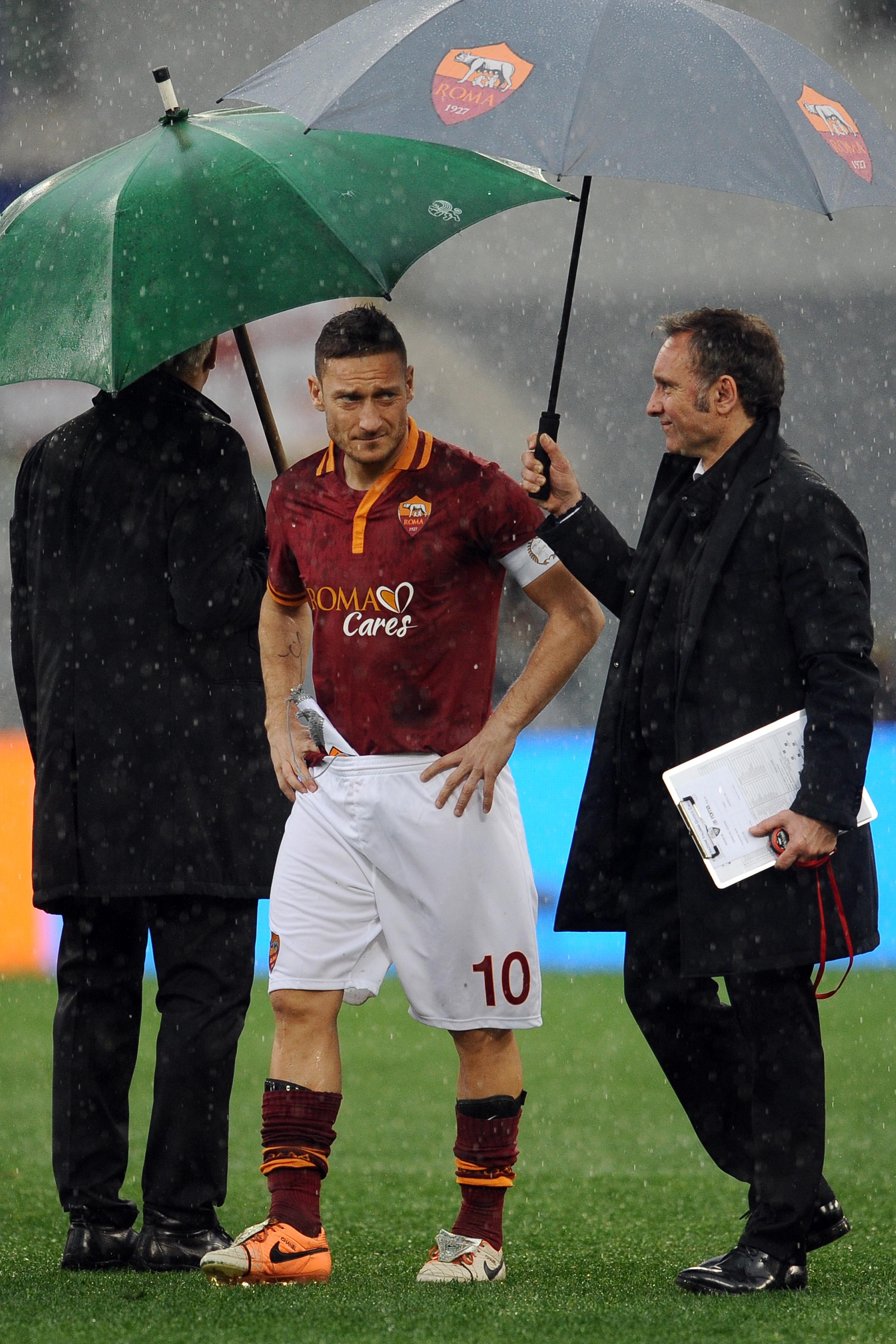 totti ombrello roma febbraio 2014 ifa